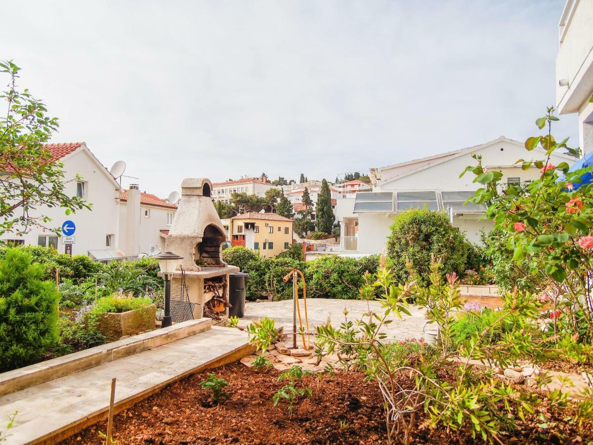 Apartments Dirk Hvar Town Extérieur photo